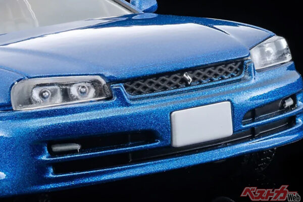 トミカリミテッド初となるカスタムギミックあり!!　机の上のガレージにスカイラインR34が納車!!