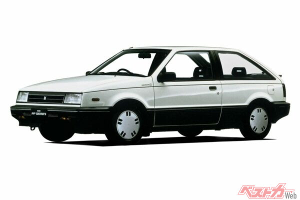 曲芸飛行ならぬ曲芸ドライブかというくらい動き回るサーカスのようなCM