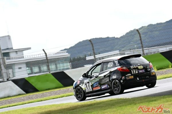 ついに決勝。完全に晴れというわけでもない読み難いコンディションのなかデミオは健闘した