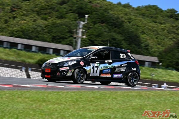 ついに決勝。完全に晴れというわけでもない読み難いコンディションのなかデミオは健闘した