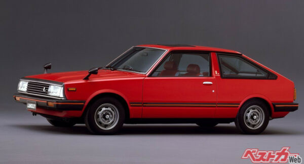 ヘッドライトはスカイラインと同じというこだわりぶり。ハッチバックのスカイラインというラングレー