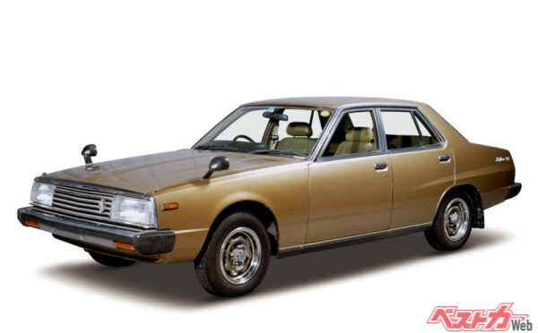 こちらが元になったスカイラインジャパン（角目の後期型）