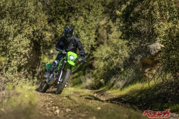 カワサキ「KLX230／S」新色登場！　進化ポイントと魅力を詳報