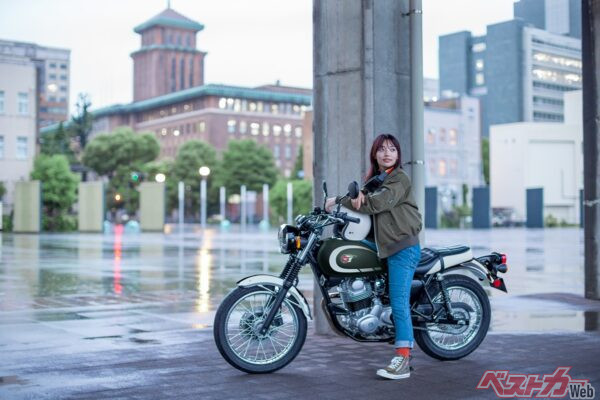 カワサキ「W230」新色登場！　魅力のレトロ感と手頃なサイズ感が”ちょうどいい”