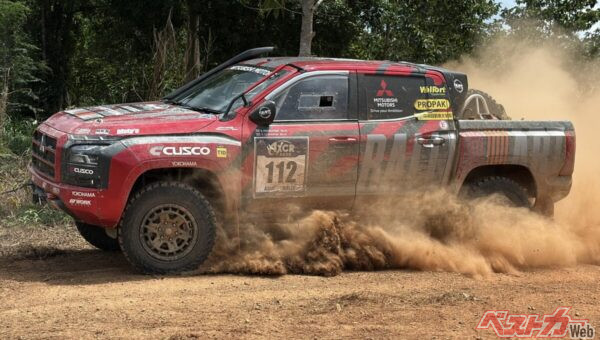 遠くからでもトライトンの迫力満点の音が伝わってくるのだ