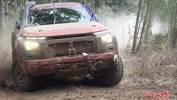 スタック後はまさかの姿となるものの、走行に問題なし!! 行け、トライトン!!!!