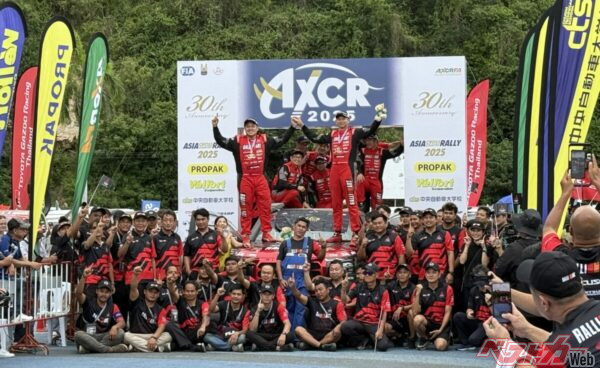 8月16日にパタヤで実施した表彰式!! この時はこれまで以上に大盛り上がりであった