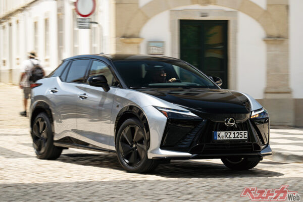 ビッグマイナーチェンジを受けたレクサス RZ。見た目はほぼ変わらず、改良のほとんどは中身に関する部分だ