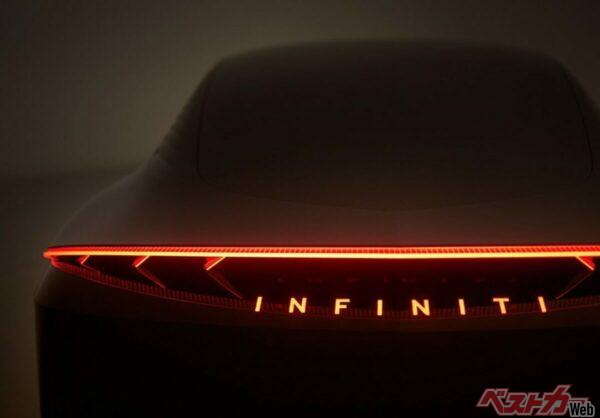 リアテールランプは、昨今のインフィニティモデルが採用しているピアノデザインを進化させたような造形だ。丸目4灯のテールランプを入れ込んでも似合うのでは!??