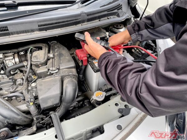 バッテリーの劣化度合いをきちんとチェックするには、専用機材で負荷試験を行うことが必要（PHOTO：Adobe Stock_koumaru）