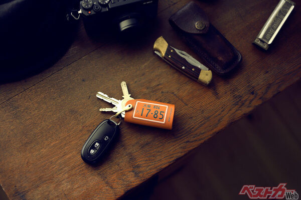 だんだんと色や質感が変わり、「自分だけ」のビンテージ感を出せるのが革の魅力