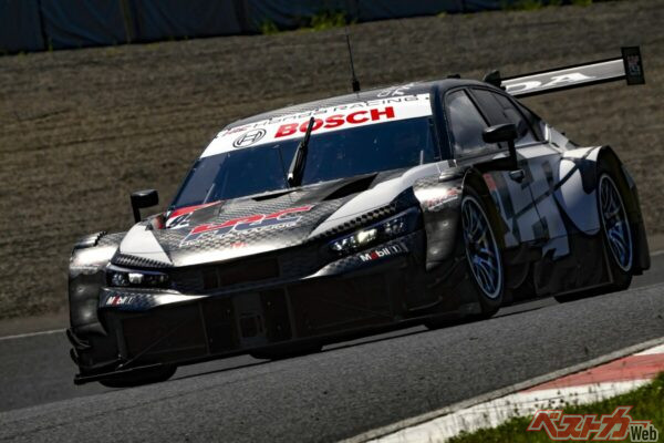 市販のシビックタイプRをベースにSUPER GT用に開発されたCIVIC TYPE R-GT 99号車