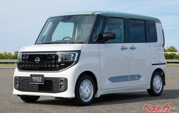 オプションパーツを装着すれば、雰囲気が変わるのも新型ルークスの魅力。ホイールデザインにも目がいく！