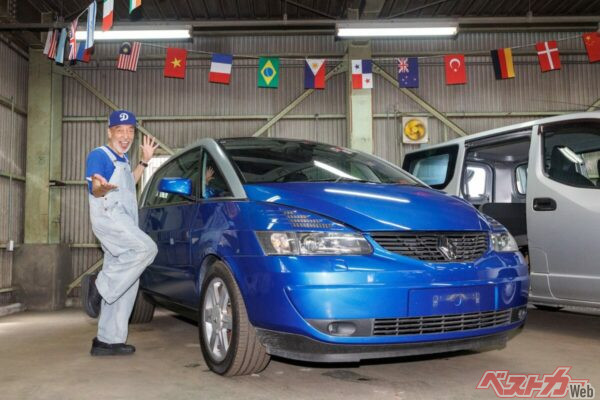 22年前（2003年式）のクルマには見えない塗装の状態のよさ。抜けるような青空の色がよく似合う！