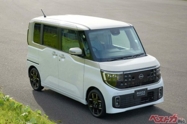 かくまる四角を随所に取り込んだ新型ルークス。ハイウェイスターだが、スポーティさばかりでなく、愛嬌を感じさせるデザインとなっている