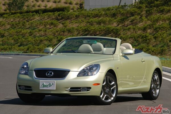 2代目レクサス SC。日本では4代目ソアラだった