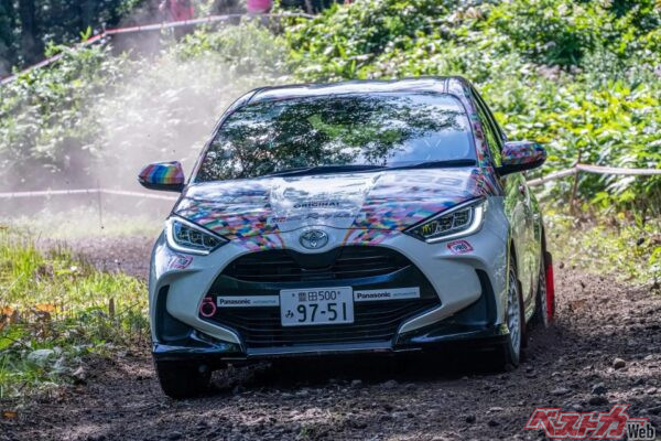 このアートカーは、2025年7月26日(土)・27日(日)に北海道・石狩市で開催された「TGRラリーチャレンジ第8戦」でデビュー