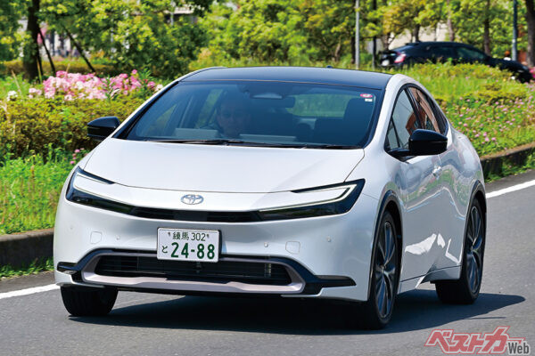 第1位はトヨタ プリウス。低重心でスポーティなシルエットと先進性を強調したスタイリッシュさが重なり合っている現行型