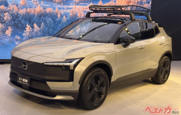 Volvo EX30 Cross Country новый компактный электрос SUV для Японии