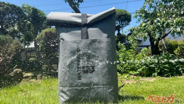 アウトドアシーンではもちろん、災害用グッズの保管や水辺でのレジャーでも活躍