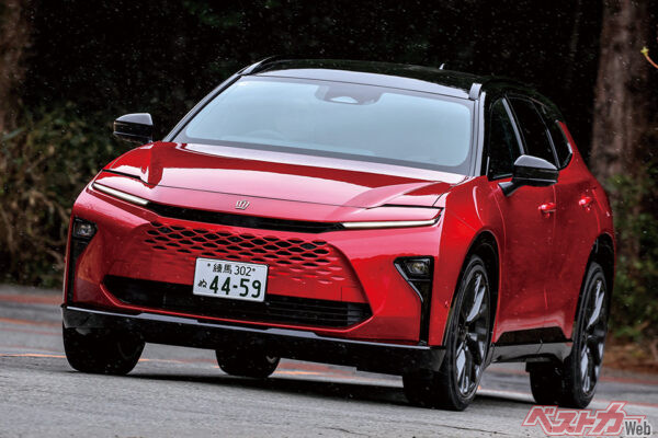 第1位はトヨタ クラウンエステート。ラゲッジ容量は通常時で570L、リアシートを格納すると1470Lに。フルフラットにもなる