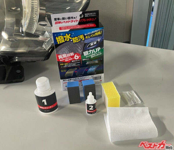 セット内容は眼神のクリーナー50mL、眼神のコート10mL、青スポンジ×2個、黄スポンジ×2個、専用不織布×2枚、保護手袋×１個。価格はSOFT99オンラインショップで2178円