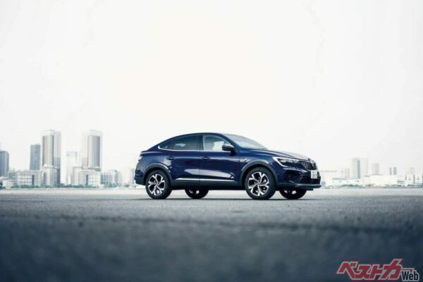 18インチアロイホイールとボディ同色ルーフが都会的なスタイルを一層引き立てる