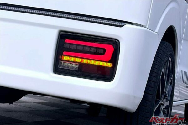 軽バンにも流れるウインカーを！　エブリイ専用フルLEDテールランプ登場
