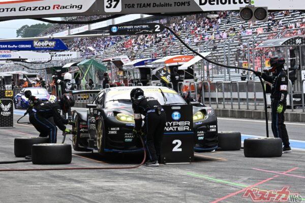 GT300は決勝2回目で2号車がトップに迫る勢い