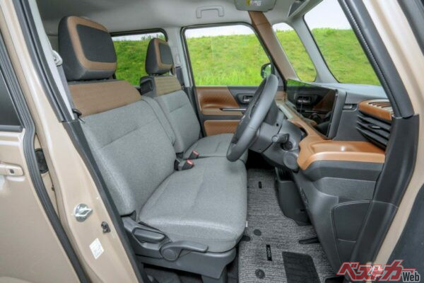 格上の新型セレナやノートオーラに採用されている「ゼログラビティシート」。日産が細かい部分もこだわりを見せた新型ルークスの快適性は、クラストップレベルだ