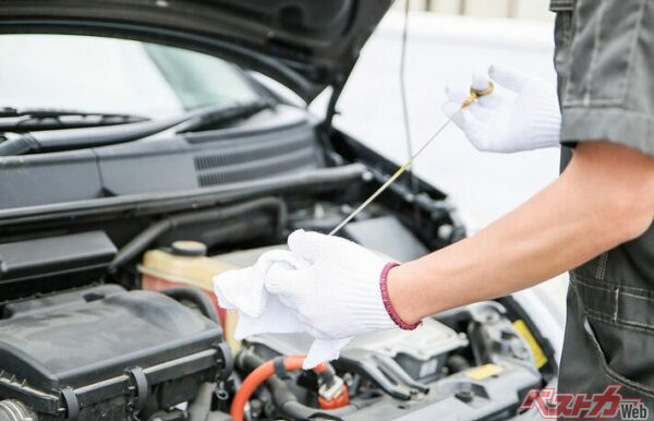 オイル量や汚れ具合は定期的にチェックすることが重要なポイントとなる（写真AC）