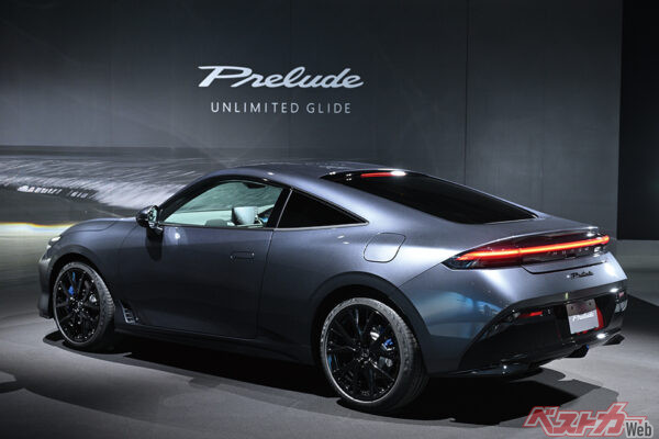 2025年9月の登場が公表された新型ホンダ プレリュード。7月22日に行われた撮影会では、グレーメタリックの車両が初公開された