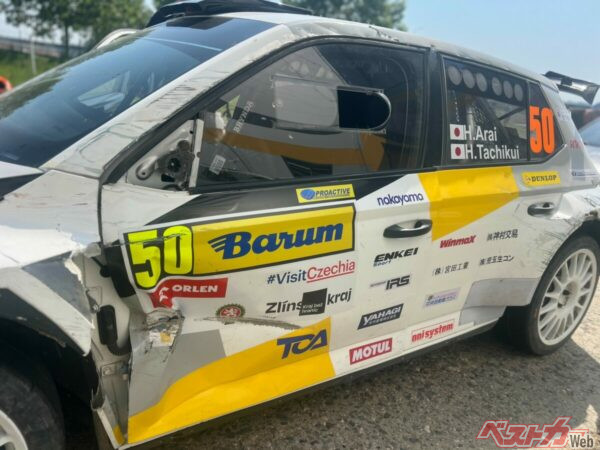 SS3でコースオフした結果、ドアにややダメージが。冷静・慎重でありながらも挑戦していたのを写真が物語る