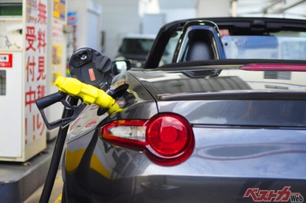 少数ではありますが、レンタカーの中にはハイオク車もあります。筆者が勤めるレンタカー店の場合、店舗都合でハイオク車になった場合は断ることができます