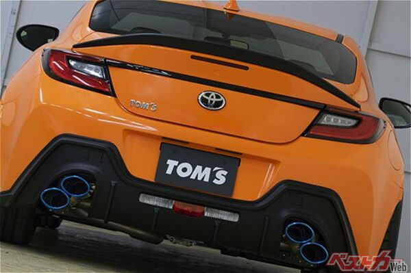 青く光る斜め4本出しにシビレまくり!!　GR86用排気システム「トムス・バレル」が激進化!!!