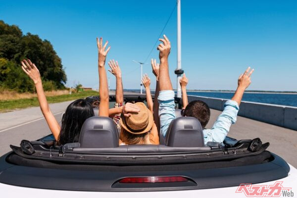 充実したサポートが心の余裕を生み、安全で楽しい運転につながる(gstockstudio@Adobe Stock)