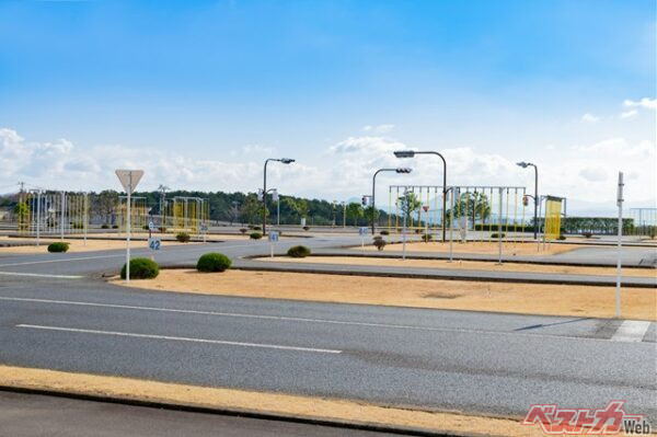 合宿免許先は都市部か地方か!?　経験者1000人に聞いてみた！　それぞれのコスパ認識の違い!!