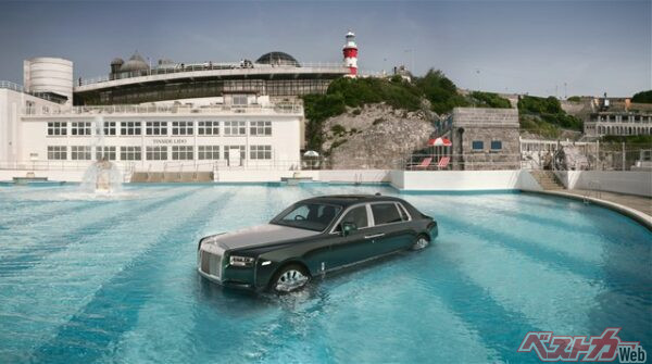 実際の詳細や真偽などうでもいい。ザ・フーのキース・ムーンがロールス・ロイスをプールに水没させたという話があるというだけでいいのだ