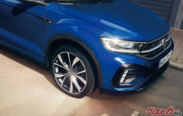 スポーティさが増す19インチアルミホイール