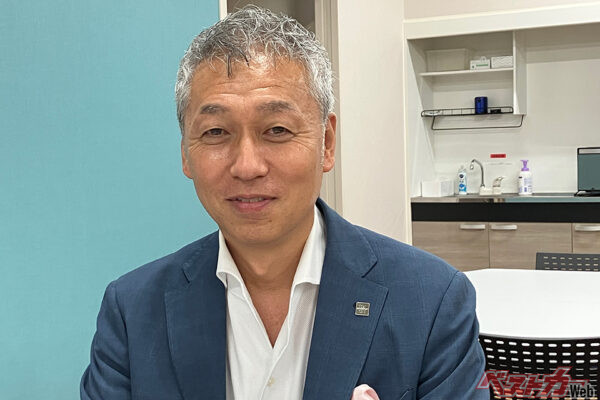 神奈川トヨタ自動車（株）人材開発部部長の原田丈晴さん。外国人雇用労務士の資格を持つ、このプロジェクトの中心人物のひとり。メカニック4年、アドバイザー1年、営業マン17年で店長も経験したベテラン