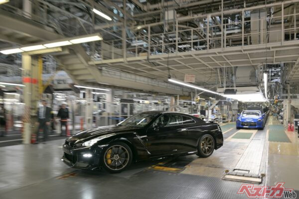 こちらが最後のR35。納品先などは一切明かされなかったが、映像メディア向けに空ぶかしなどをしていたのでメーカー関係者なのかもしれない