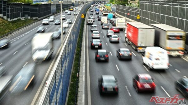 ガソリン暫定税なくす代わりに走行距離に課税？　補助金は出すくせに財源を心配する政府っておかしくないか!?