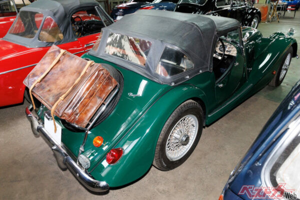 幌には年式相応のへたりはあるが、こういうクルマはそれがまた「味」になるというもの。フルオープンでゆっくりと流すのは最高だ!