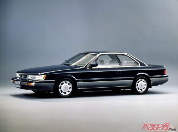 劇中に登場するレパードはゴールドだったが、実際にはダークブルーの人気が高かったような印象だ。色は違っても、当時、レパードに乗れば気分はタカとユージに浸れたはず