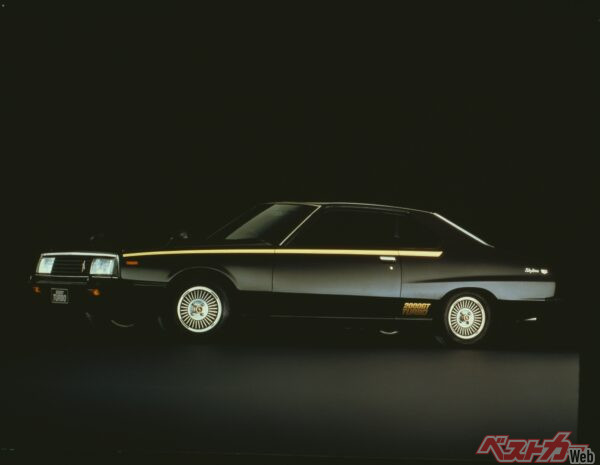 最初に登場したスーパーマシンはジャパンベースのマシンX。マーキュリークーガーに乗る犯人に対応するため投入された秘密兵器。当時の少年はその高性能ぶりにワクワクした