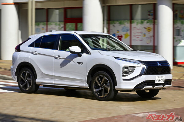 三菱 エクリプスクロス（PHEV M・409万4200円）2018年3月登場。2.4Lのプラグインハイブリッドを搭載。EV航続距離は57km