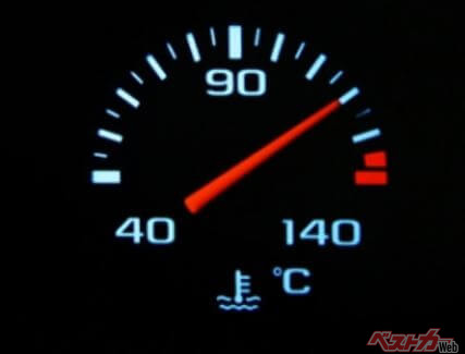 水温計の針が120度を超え危険地帯になったらオーバーヒート要注意!