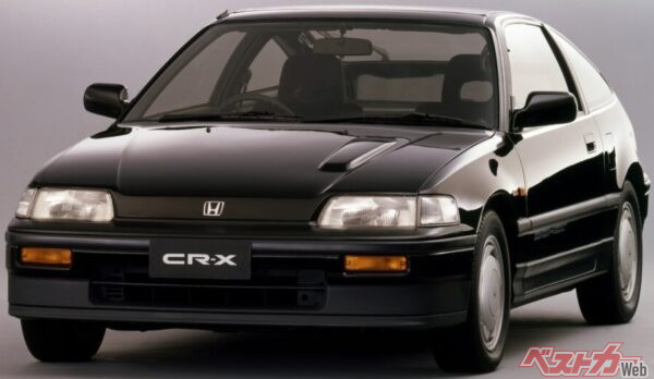 1987年登場の2代目CR-X。1989年のマイナーチェンジでVTECエンジンを搭載したスポーツグレード「SiR」が登場し、スポーツハッチバックの性能を極めた
