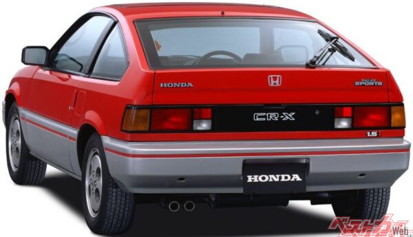 リアエンドをスパっと切り落としたかのような形状は、CR-Xを象徴する秀逸なデザインだった