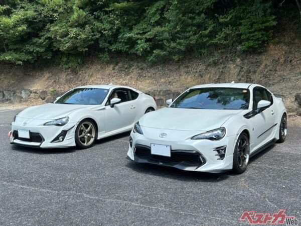 手前が宮戸さんが最初に手に入れた後期型のトヨタ86で奥が神谷さんから譲り受けた前期型のトヨタ86だ